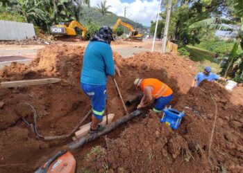 Samae desvia rede de água em ponte no bairro Ilha da Figueira