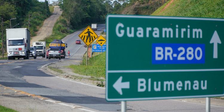 OBRA PRONTA NA BR 280 SEM POSSÍBILIDADE DE UTILIZAÇÃO ATUALMENTE -  GUARAMIRIM / SC 