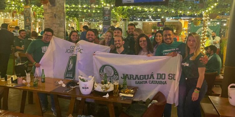 Torcedores de Jaraguá do Sul e Joinville viajam para o Oriente Médio e acompanham o Palmeiras no Mundial