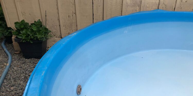 Homem invade propriedade e defeca na piscina em Jaraguá do Sul