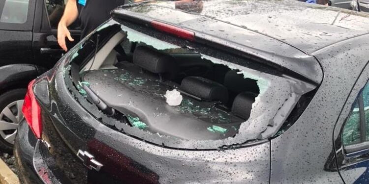 [Vídeo] Joinville registra queda de pedras de granizo gigantes