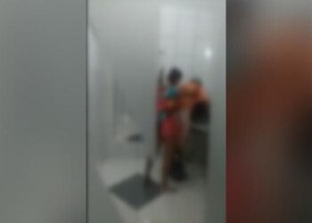 Idoso é abusado por mulher em banheiro de posto de combustíveis em SC