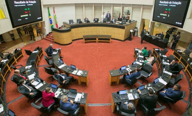 Com reajuste médio de 10,5%, salário mínimo regional é aprovado pela Assembleia Legislativa