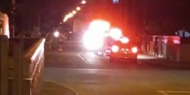 Homem tenta estuprar mulher na frente dos filhos em Joinville