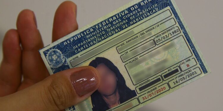 Projeto determina que CNH vencida será válida para identificação oficial