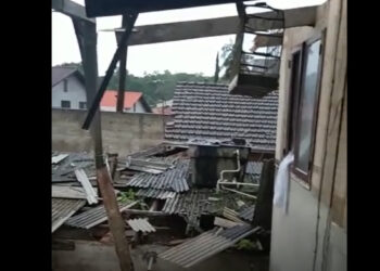 [Vídeo] Vendaval causa estragos no bairro Ilha da Figueira, em Jaraguá do Sul