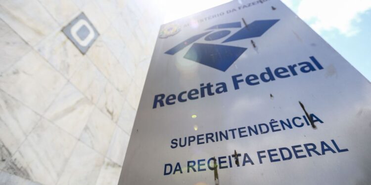 Arrecadação de impostos federais aumentou 18,3% em janeiro