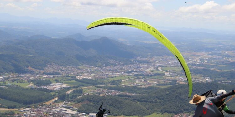 Jaraguaenses vencem 1ª etapa do Campeonato Catarinense de Parapente
