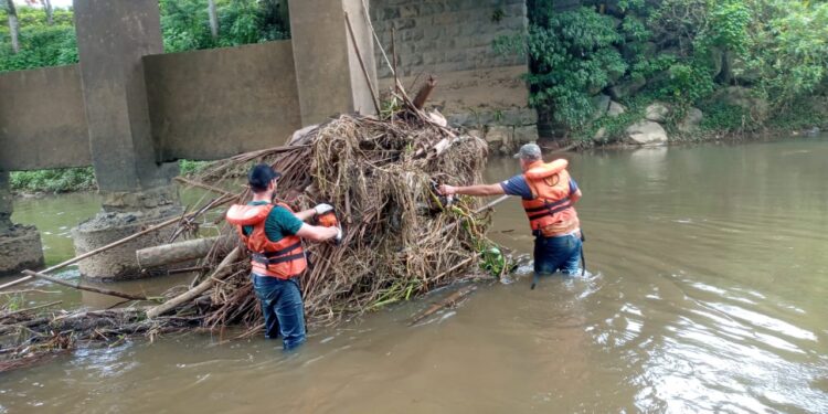 Defesa Civil de Jaraguá do Sul prossegue com o roteiro de limpeza de pontes