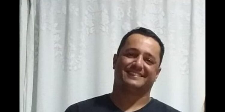 Identificado motorista que morreu após carro cair em rio em Brusque