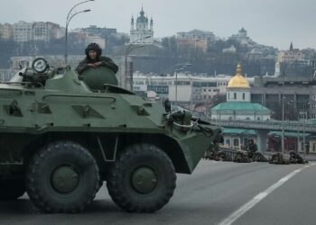 Mais de 660 mil pessoas já deixaram a Ucrânia fugindo da guerra