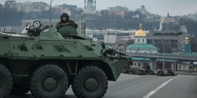 Mais de 660 mil pessoas já deixaram a Ucrânia fugindo da guerra