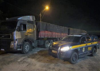 PRF recupera 40 toneladas de soja e caminhão furtado em Guaramirim
