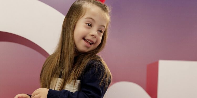 Alakazoo lança editorial especial com crianças com Síndrome de Down