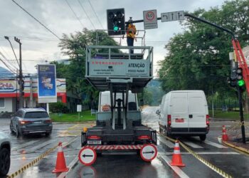 Começa a instalação dos semáforos inteligentes em Jaraguá do Sul