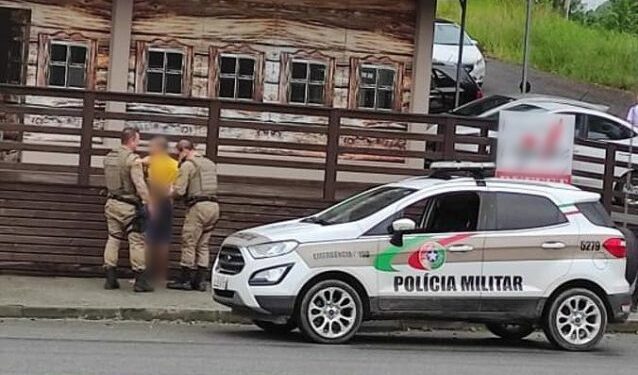 Após sair do presídio, homem é preso tentando furtar motocicleta em Jaraguá do Sul