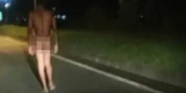 [VÍDEO] Homem nu é visto caminhando em Joinville