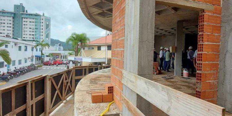 Primeira etapa de obra de centro cirúrgico no Hospital São José deve ser concluída em julho
