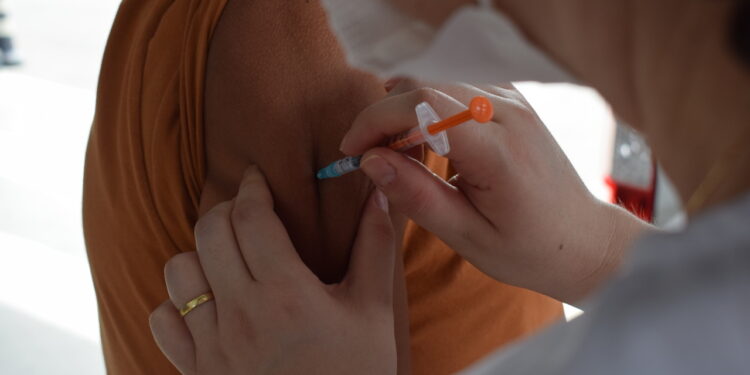 Vacinação contra a Covid-19 acontece neste fim de semana no Supermercado Komprão, em Guaramirim