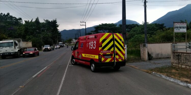 Mulher fica ferida após acidente de trânsito em Schroeder