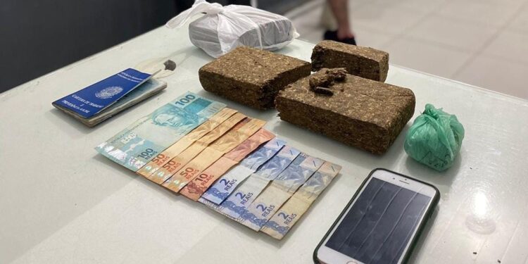 PM apreende mais de um quilo de maconha em Jaraguá do Sul