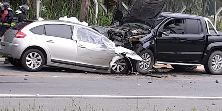 [Fotos] Duas pessoas morrem em acidente na SC-110, em Jaraguá do Sul