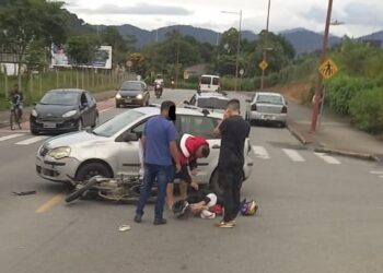 Jovem fica ferida após acidente de trânsito em Jaraguá do Sul
