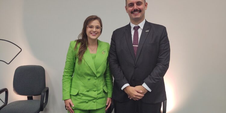 Ana Clara Chiodini toma posse como presidente da ACIJS