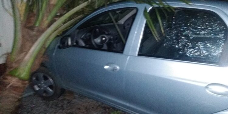 Motorista embriagado é preso após bater contra casa em Jaraguá