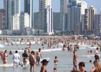 Máscara deixa de ser obrigatória em Balneário Camboriú