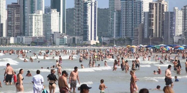 Máscara deixa de ser obrigatória em Balneário Camboriú