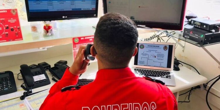 Bebê se afoga e é salva após orientações dos bombeiros via telefone em Jaraguá