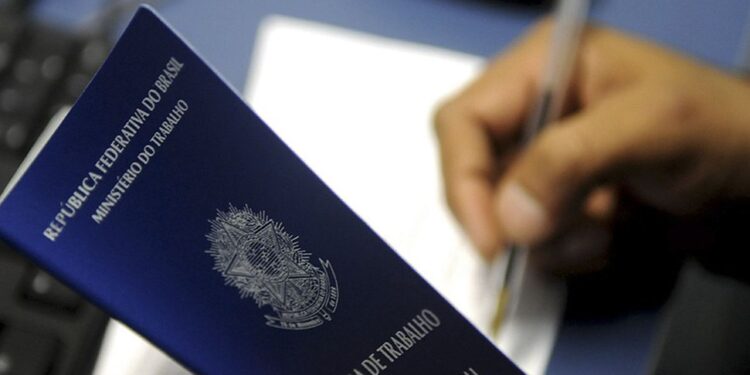 Taxa de desemprego recua para 11,2% em janeiro, diz IBGE