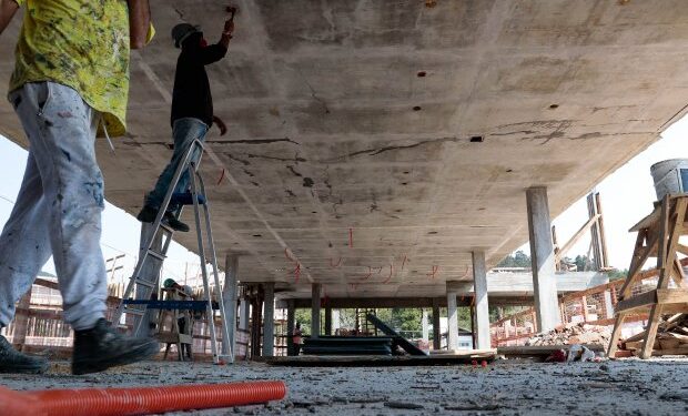 Joinville e Blumenau estão entre as 10 cidades que mais geraram empregos no país em 2022