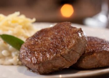 Homem é preso ao tentar furtar quatro peças de filé mignon em Guaramirim