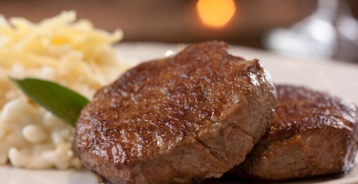 Homem é preso ao tentar furtar quatro peças de filé mignon em Guaramirim