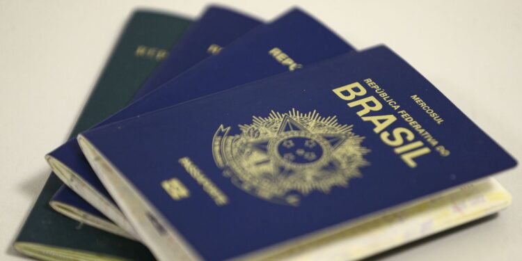 Brasil permitirá acesso de ucranianos a passaporte humanitário