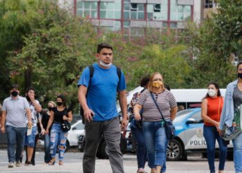 Rio de Janeiro poderá liberar uso de máscara na próxima semana
