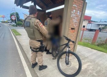 Homem é preso com bicicleta furtada após denúncia em Guaramirim