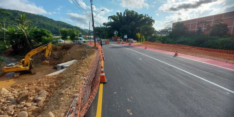 Liberado o trânsito em trecho que estava interditado da Rinaldo Bogo, em Jaraguá do Sul