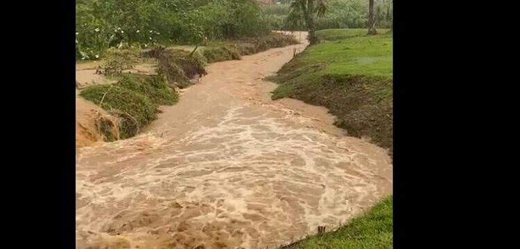 [Vídeo] Tromba d’água é registrada em ribeirão em Jaraguá do Sul