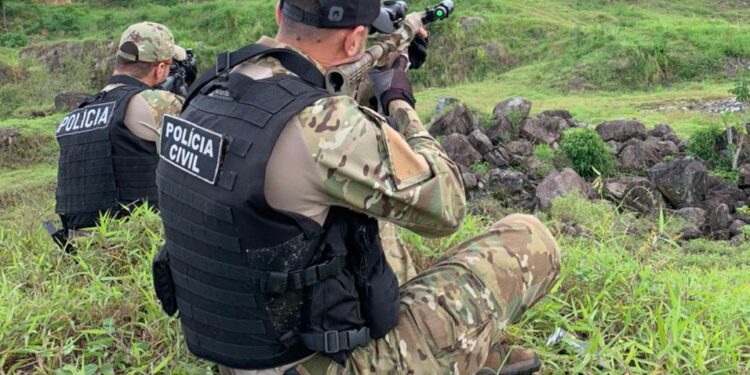 Policiais seguem no cerco em busca de foragido que atropelou e matou PM em Massaranduba