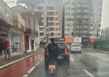 Veículos dividem espaço com patinetes elétricos em Jaraguá e região