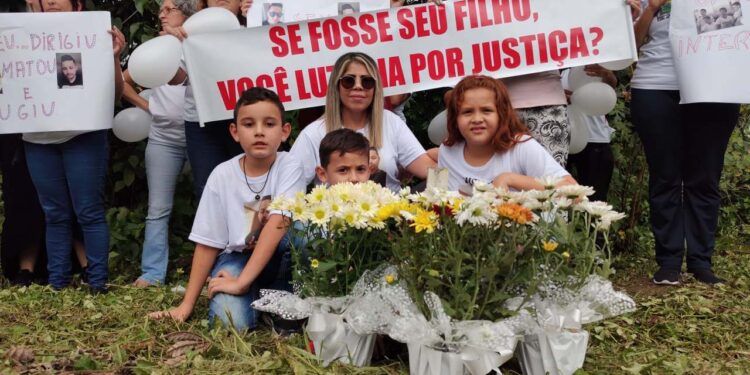 [Vídeo] Família de ciclista morto em 2019 faz manifestação por justiça