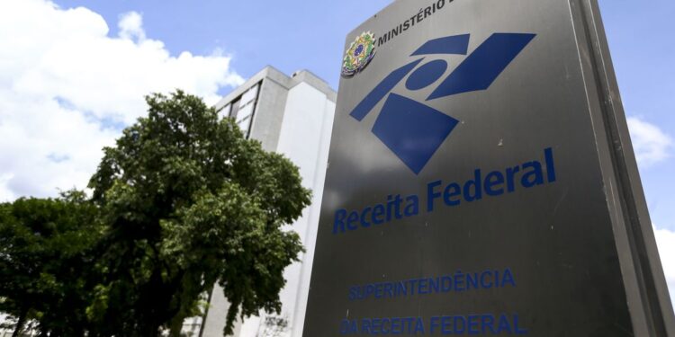 Governo federal arrecada R$ 164,15 bilhões de tributos em março