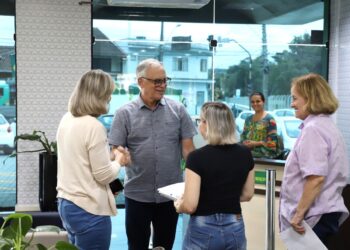 Novo prefeito de Jaraguá, Jair Franzner visita secretarias
