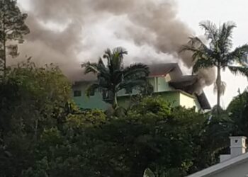 [Urgente] Centro educacional pega fogo em Jaraguá do Sul