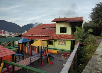 [Vídeos] Fogo em centro educacional de Jaraguá começou em ar-condicionado, diz PM