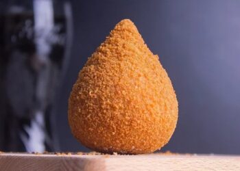 Homem bebe cerveja, come duas coxinhas e um risoles e dá calote em estabelecimento em Jaraguá