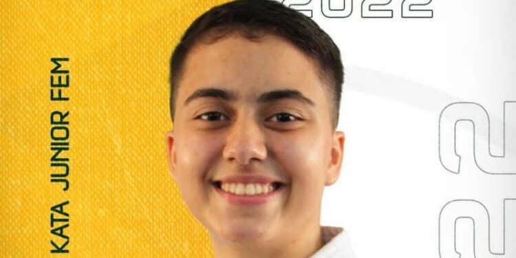 Lutadora guaramirense busca apoio para participar de competição no Equador